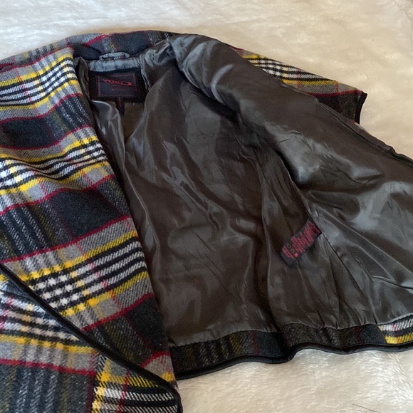 EUC New York YOKI Outerwear Collection Plaid Jacket with Faux Leather Sleeves - Picture 3 of 15